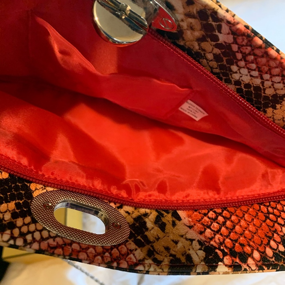 Red clutch - Picture 5 of 5